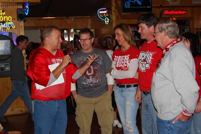 [Steve Freehauf and several fans 11-20-09[10].jpg]