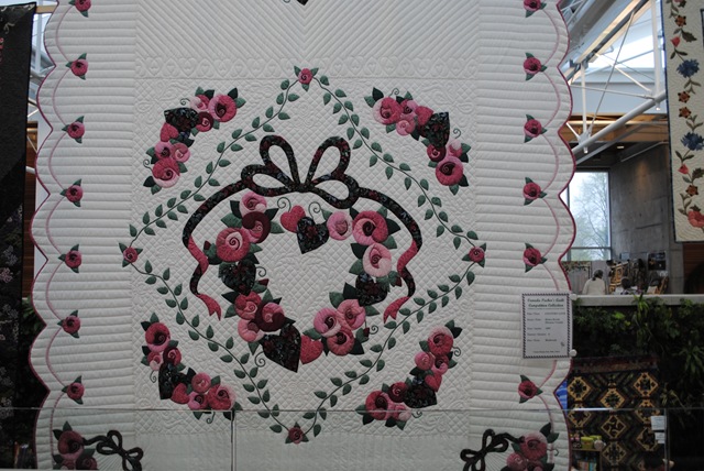 [Quilts in the Gardens 2011 002[3].jpg]