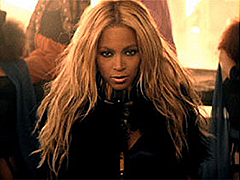 Beyoncé em cena do clipe "Run the World (Girls)"