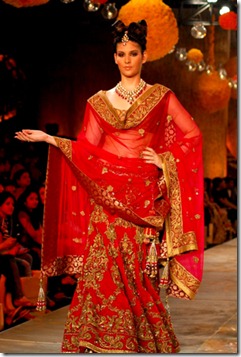 Manish Malhotras collection8 at HDIL2010