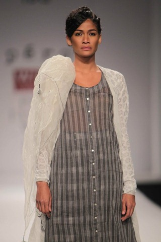 [WIFW SS 2011Péro Collection by Aneeth Arora10[6].jpg]