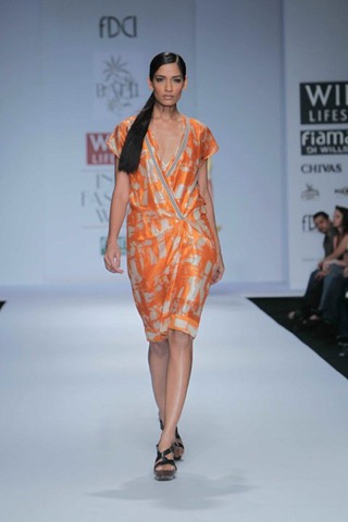 [WIFW SS 2011 collection by Vineet Bahl (6)[4].jpg]