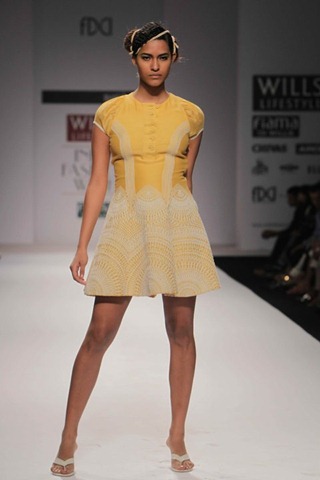 [WIFW SS 2011  collection by Manish Gupta (3)[4].jpg]