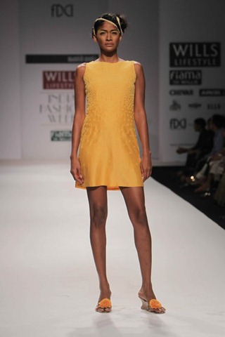 [WIFW SS 2011  collection by Manish Gupta[5].jpg]