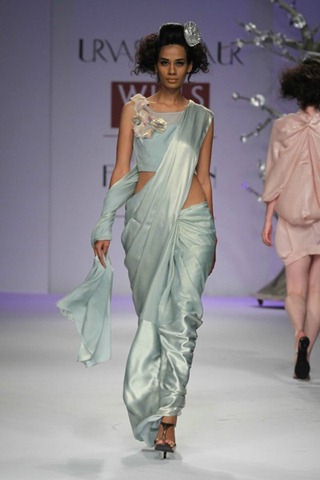 [WIFW SS 2011collection by Urvashi Kaur  (8)[4].jpg]