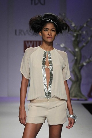 [WIFW SS 2011collection by Urvashi Kaur[5].jpg]