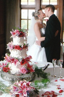 [Kissing - wedding day[2].jpg]