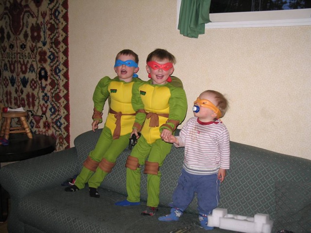 [Ninja_Turtles_05_2006[4].jpg]