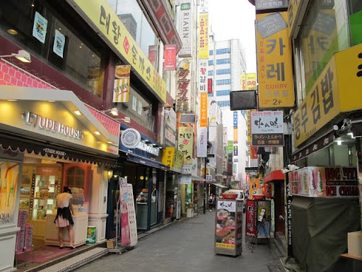 ミョンドンの街並み