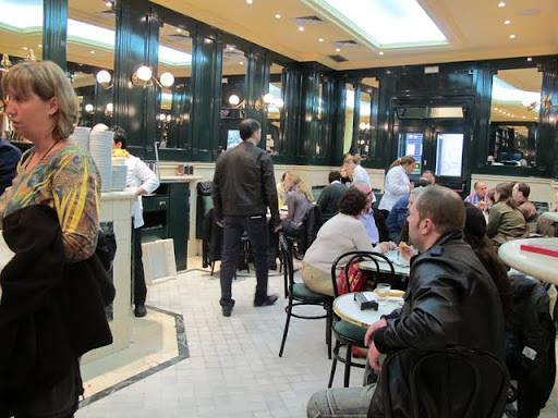 サンヒネス店内