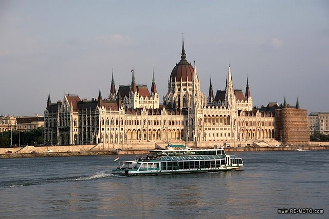 [27899-HUN-Budapest-Parlamento[4].jpg]