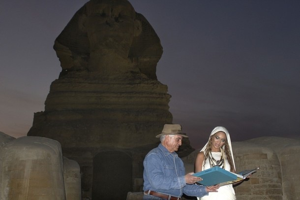 [Beyonce in Pyramids[5].jpg]