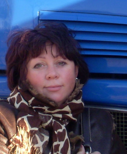 звучит бравУрная музыка!!!!!!!!!!!!!!!!!! 