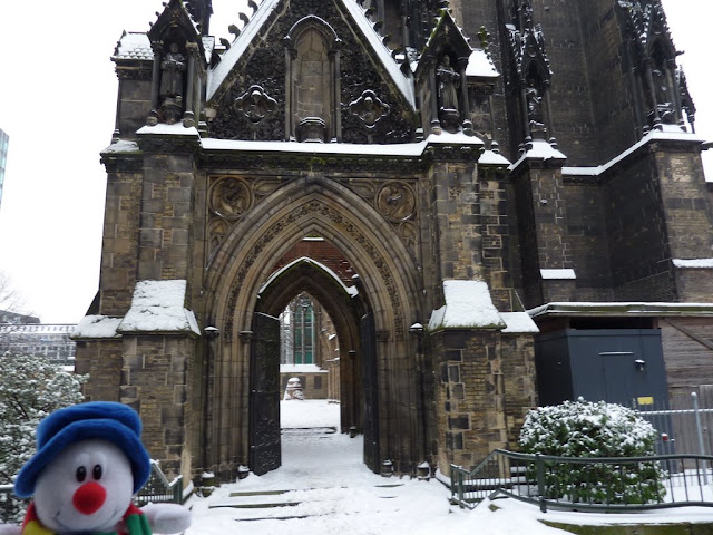 http://lh3.ggpht.com/_OF-vzidW69c/Szal7B0MqZI/AAAAAAAABas/qY4sqf1ZxJQ/s640/9%20-%20Mister%20Snow%20-%20Hamburg%20%288%29.JPG