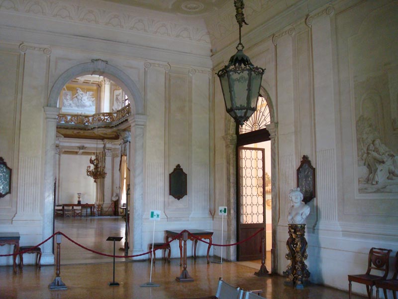 97_Ingresso_al_salone_01.jpg