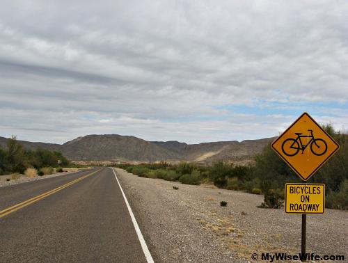 Flat plain near Rio Grande - perfect for biking Flat plain near Rio Grande - perfect for biking