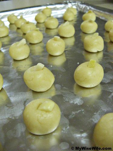 With blanched silvered almond