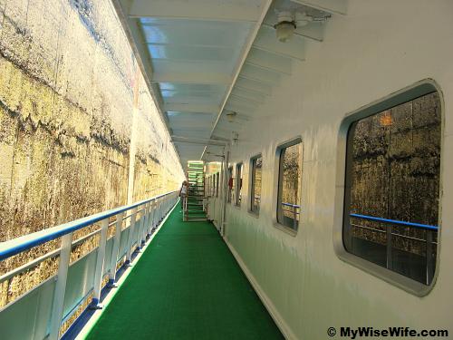 Side view of the chamber as Xian Na docks in the shiplock chamber