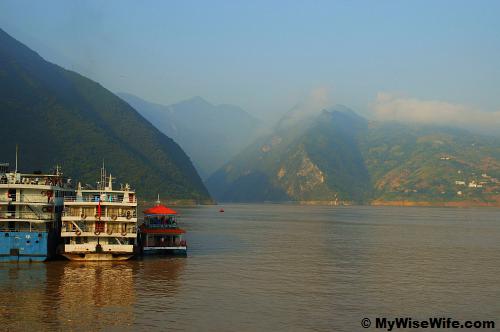 First morning sight of Wu Gorge at bow First morning sight of Wu Gorge at bow