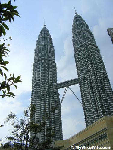 Petronas Twin Towers of 88 floors - viewing from KLCC Park Petronas Twin Towers of 88 floors - viewing from KLCC Park