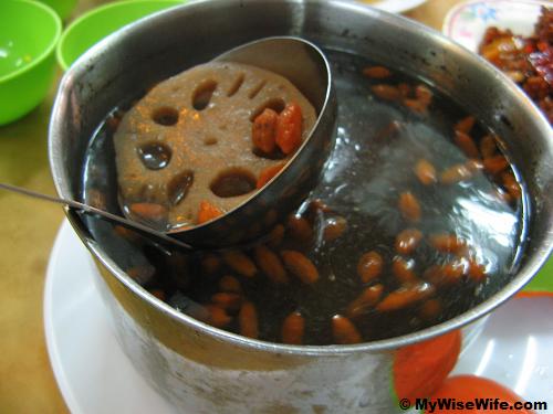 Lotus root soup with pork ribs and wolfberry Lotus root soup with pork ribs and wolfberry
