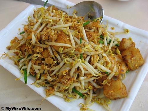 We usually don't miss this - Fried Raddish Cake with Bean Sprouts, Egg, Chives