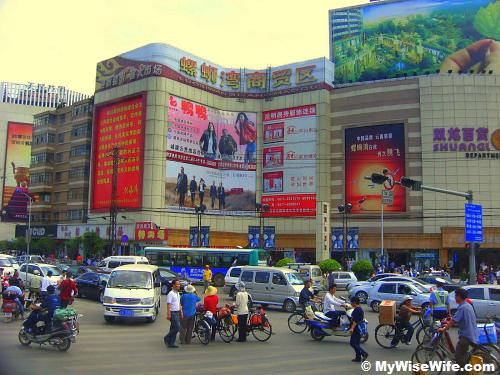 Luosiwan Shopping Area - hundreds of smaller shop behind this building Luosiwan Shopping Area - hundreds of smaller shop behind this building