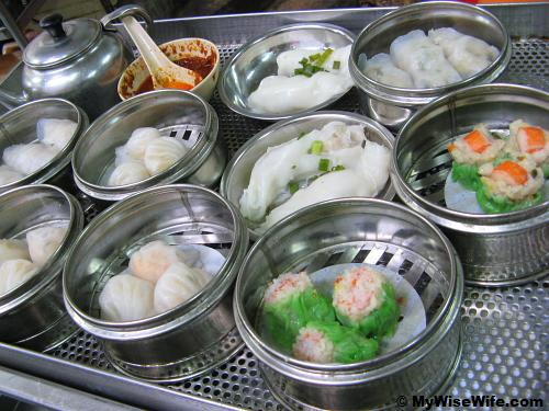 Choices of dim sum from the steam array