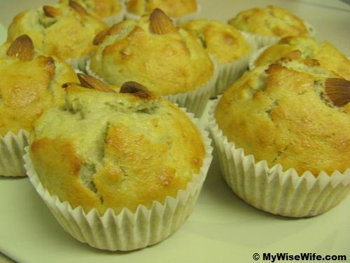 This batch is with milk and almond nuts are used to indicate them