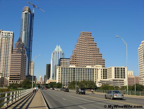 An easy way to recognise Congress Avenue Bridge - it leads to State Capitol building