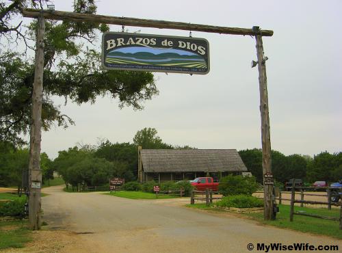 Located 0.5 mile from FM 933 (Gholson Rd) north of Waco Downtown Located 0.5 mile from FM 933 (Gholson Rd) north of Waco Downtown