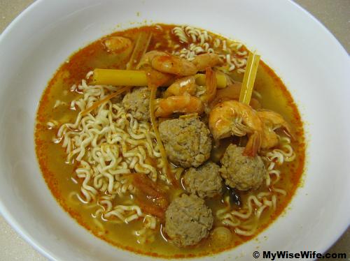 Irresistible and aromatic bowl of Tomyam Irresistible and aromatic bowl of Tomyam