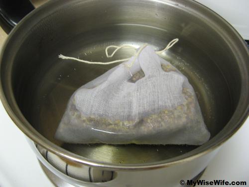 Place the spices in a mesh bag