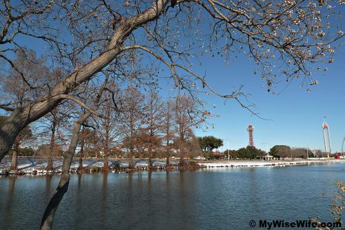 The lake adjacent to Six Flags