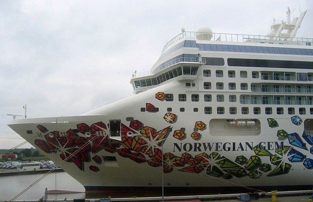 [800px-Papenburg-NorwegianGem1-Asio[4].jpg]