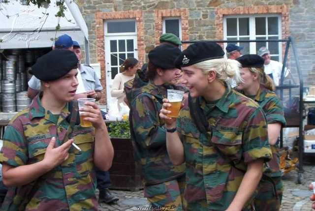 [military_woman_belgium_army_000001[2].jpg]