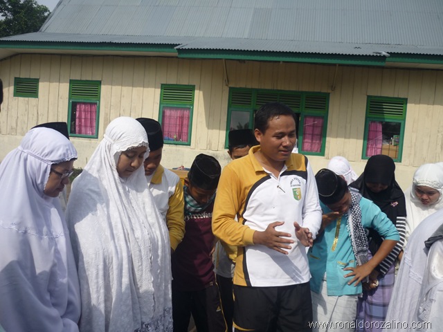 [Praktek Fardhu Kifayah Penyelenggaraan Jenazah di SMAN Pintar Kuansing11[4].jpg]