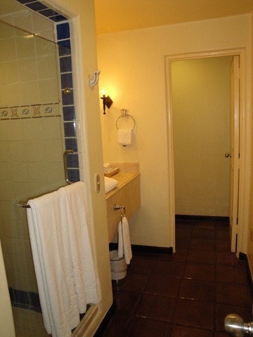 [7.  Other bathroom[4].jpg]