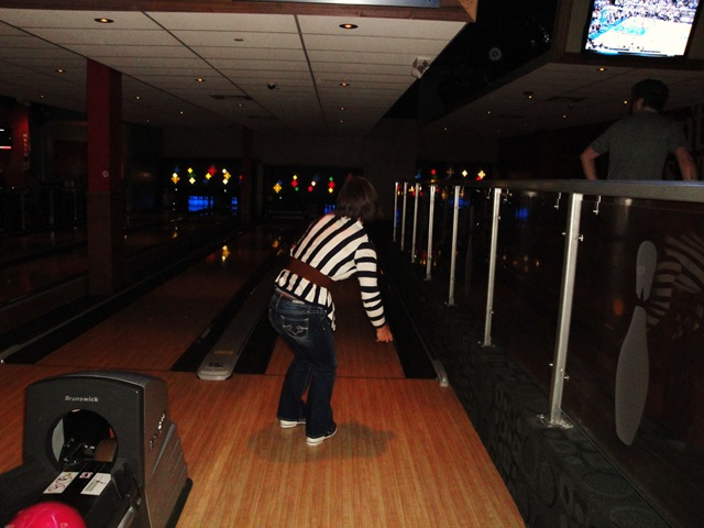 [17.  Jessica bowling[3].jpg]