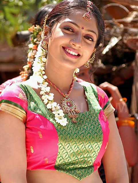 South Indian HQ glamour wallpapers@MirchiWoods.com