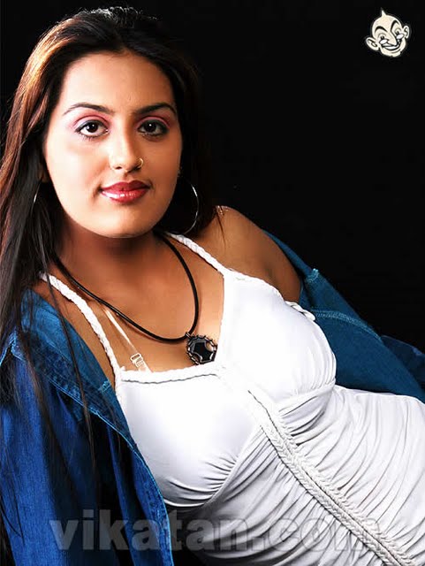 South Indian HQ glamour wallpapers@MirchiWoods.com