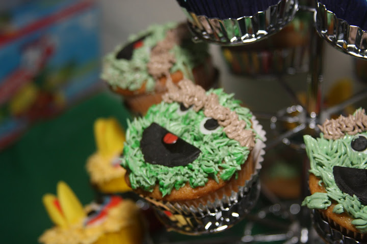 Oscar the grouch cupcake