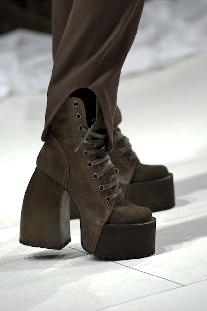 Elena BURENINA, UFW, fall/winter 2010-11 Photographer Serge Chernikov