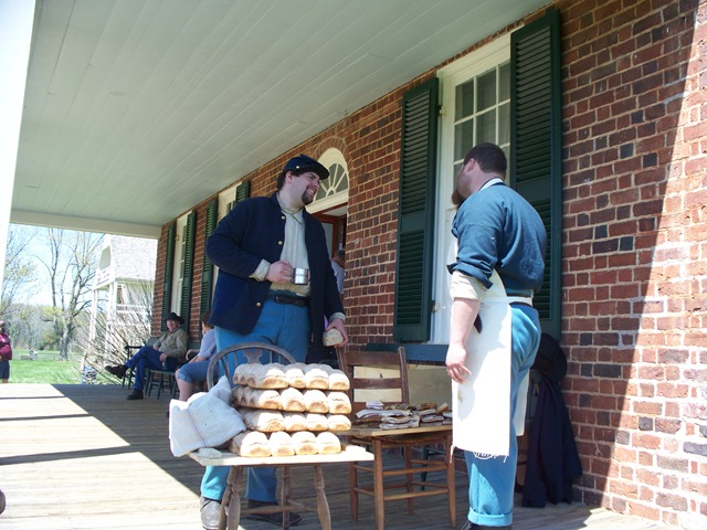 [getting rations from Union army[2].jpg]