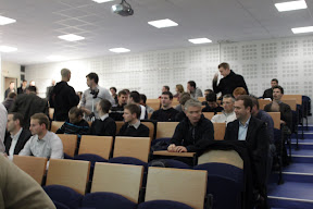 L'amphi de 150 personnes de l'ISEN se remplit...