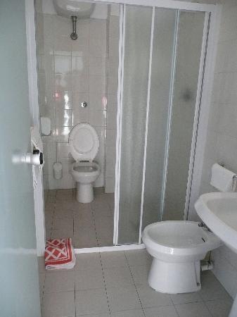 [toilet-in-shower[7].jpg]