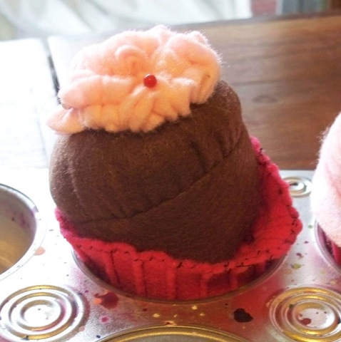 [felt cupcakes test2[5].jpg]