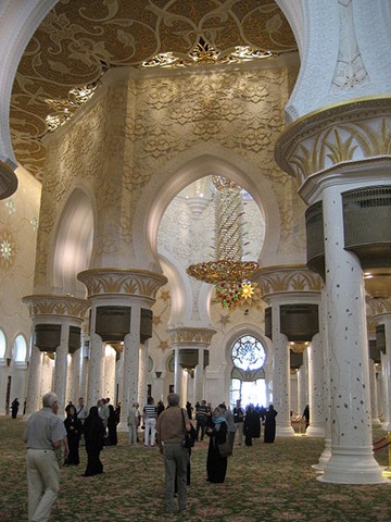 [450px-Sheikh_Zayed_Mosque_inside_1[2].jpg]