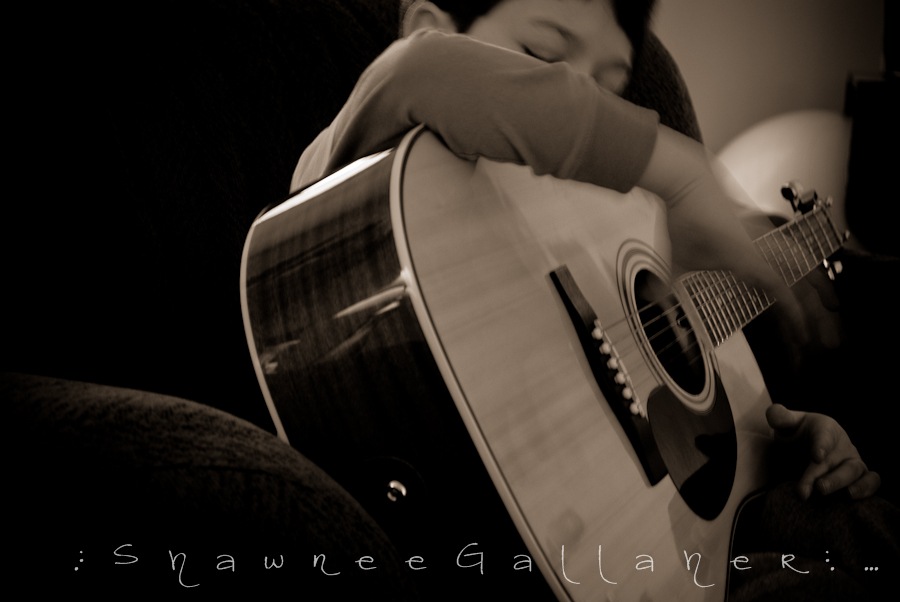 [Bren's Guitar[4].jpg]