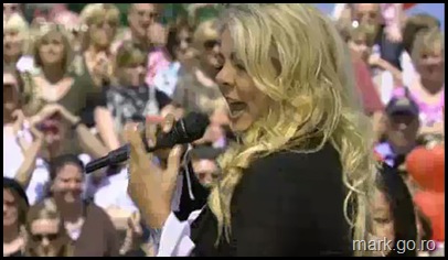 Sandra_feat_Thomas_Anders_-_The_Night_Is_Still_Young__ZDF_Fernsehgarten_10.05.20090082